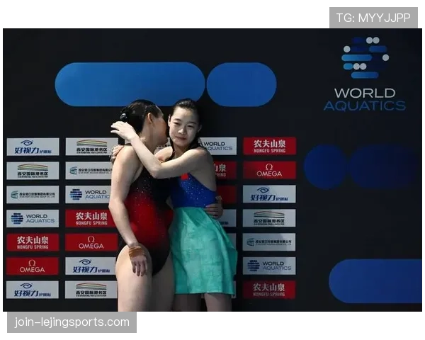 昌雅妮跳水完回家直接睡衣瘫沙发，这反差谁懂啊