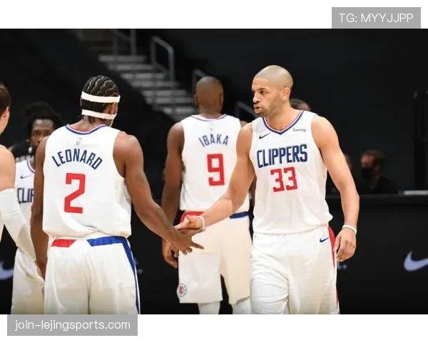 巴郎·戴维斯突破制造错位提升快船关键时刻得分效率