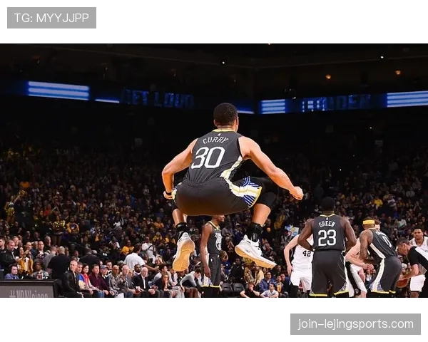 布里奇斯无球跑动拉开空间，3D属性成太阳外线关键